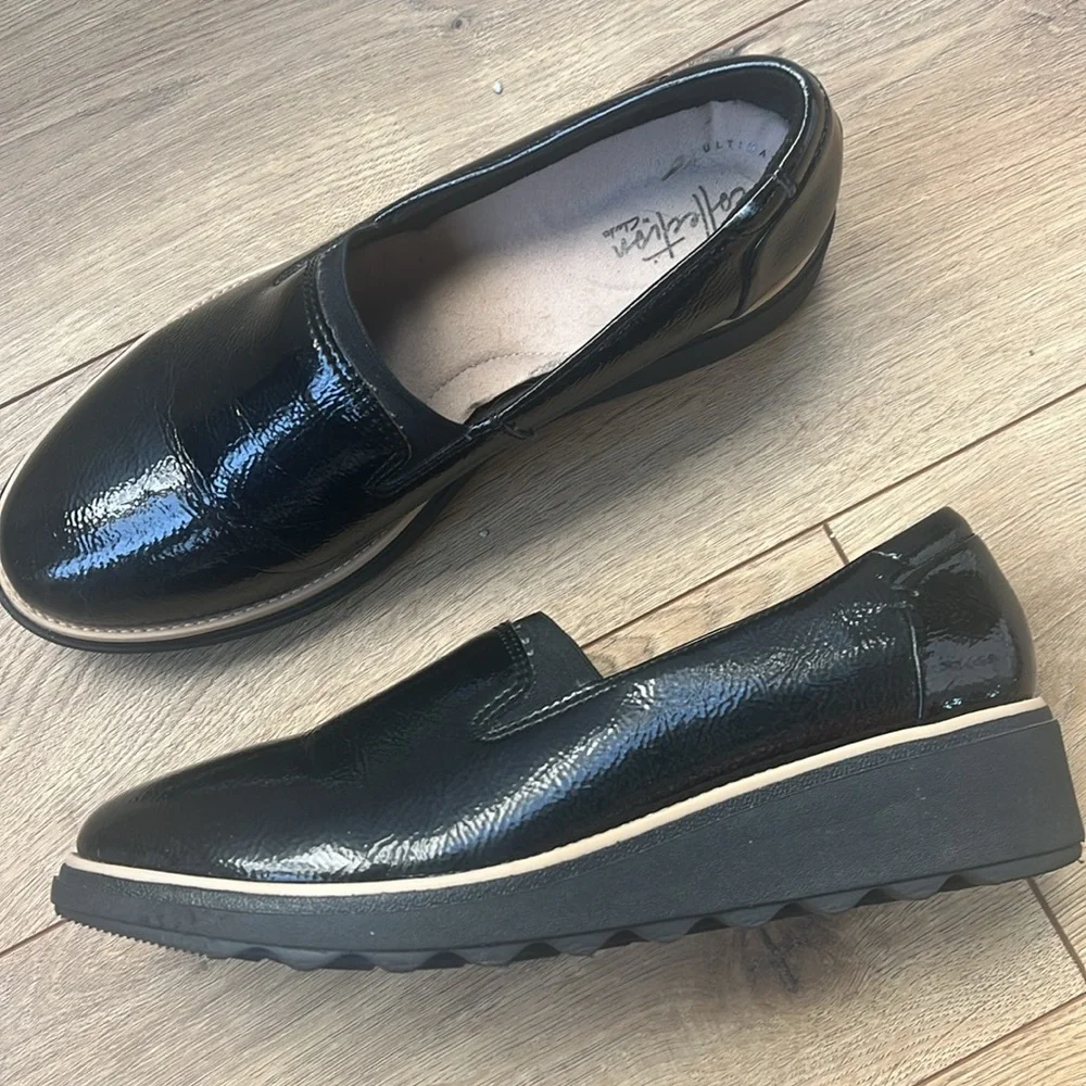 Black patent Clarks loafer - Picture 4 of 4